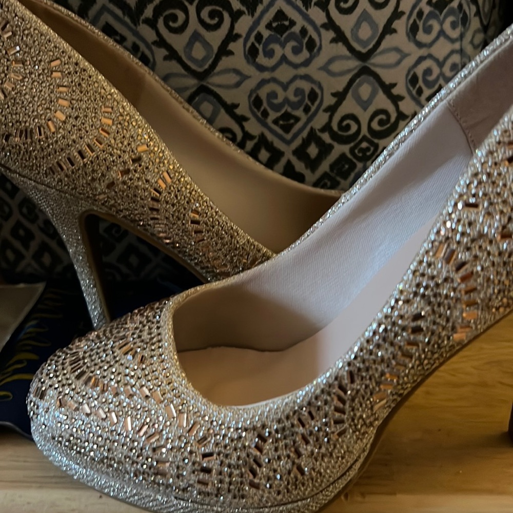 Delicacy women  Gold high heels